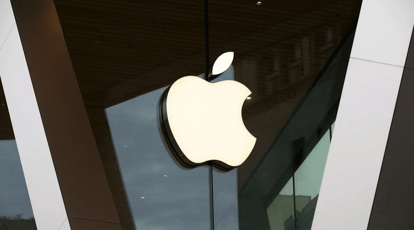 Akcje Apple i umowa z Broadcom na chipy o wartości 30 miliardów dolarów: co to oznacza dla inwestorów AAPL